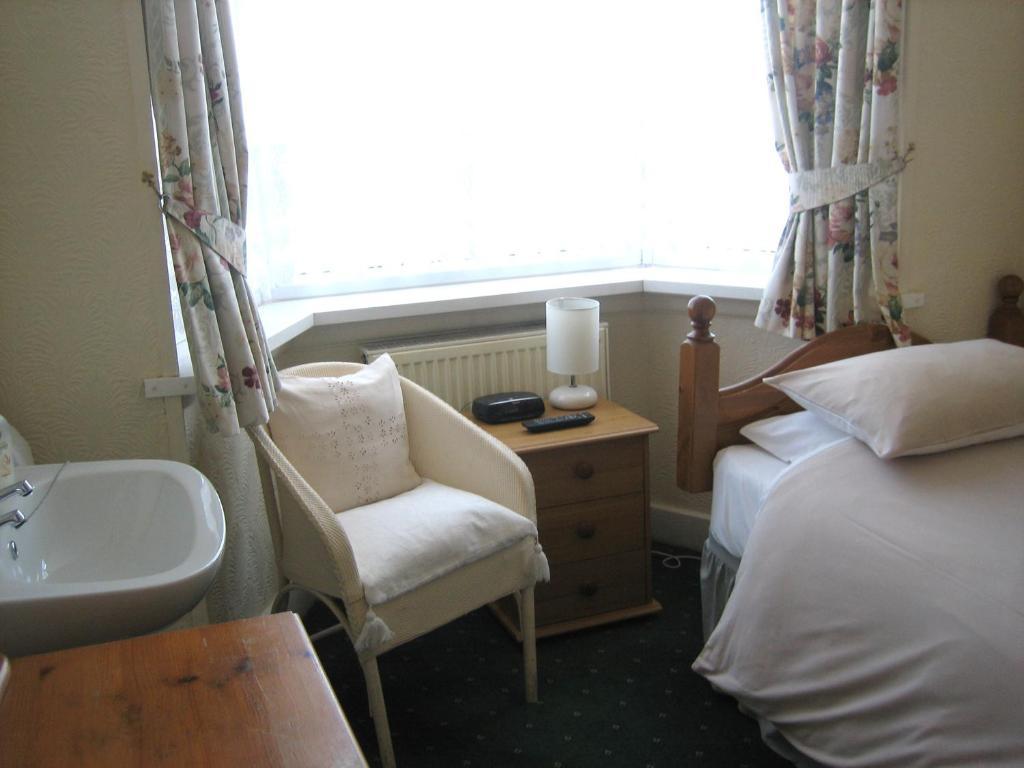 Bed and Breakfast Gables Nest Бирмингем Номер фото